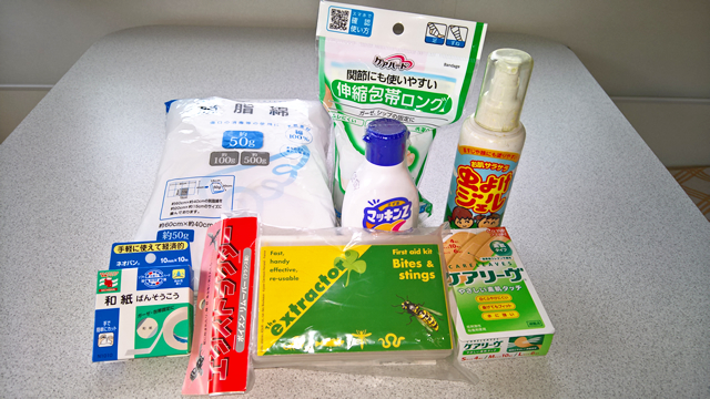 First aid kits
デ